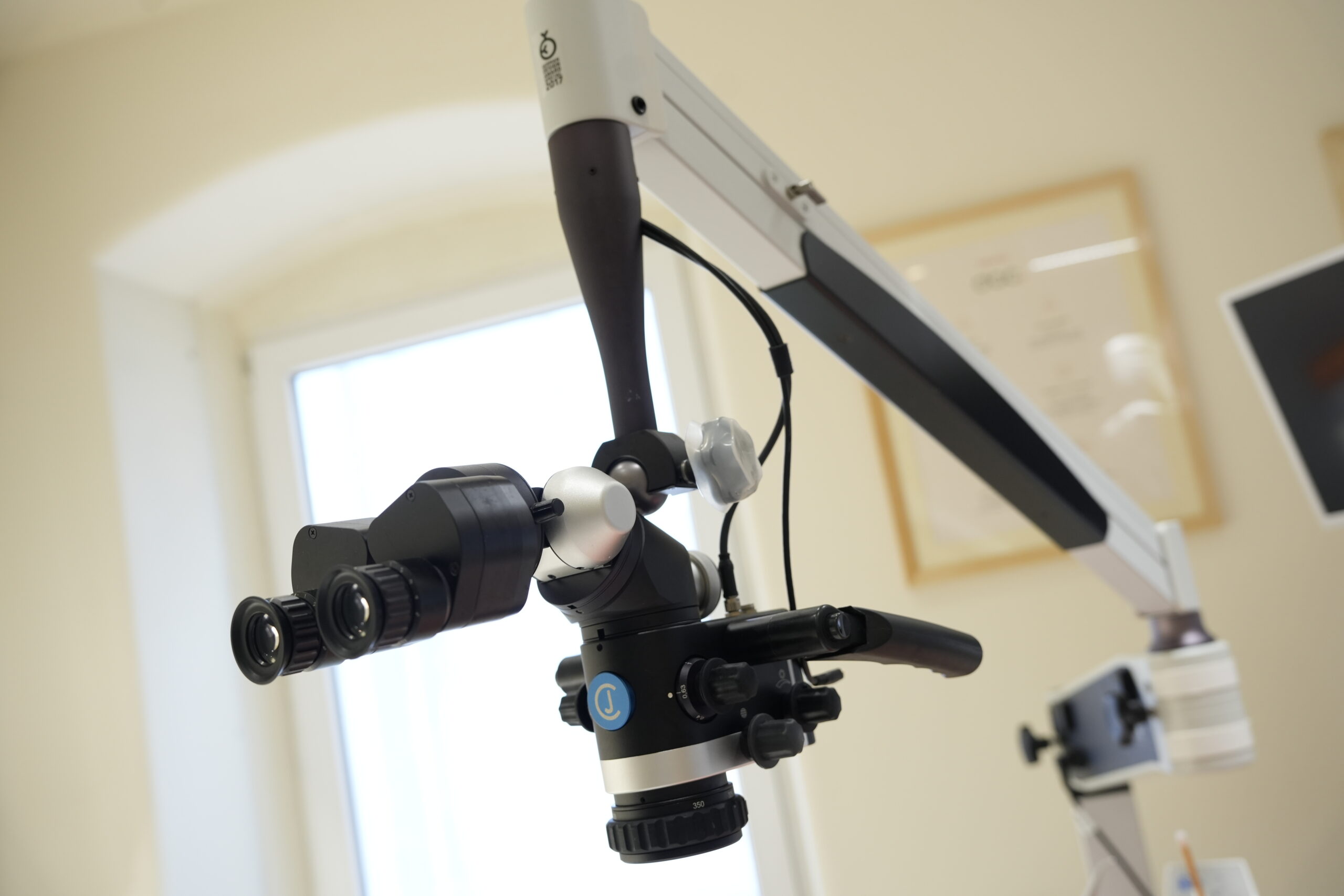 microscop dentar la clinica stomatologica chisinau